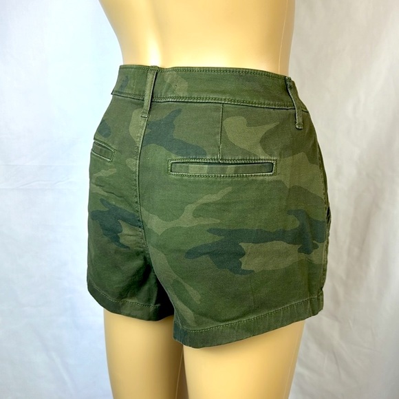 Abercrombie & Fitch Green Camouflage Shorts. Size 4. New With Tag. - Picture 4 of 10